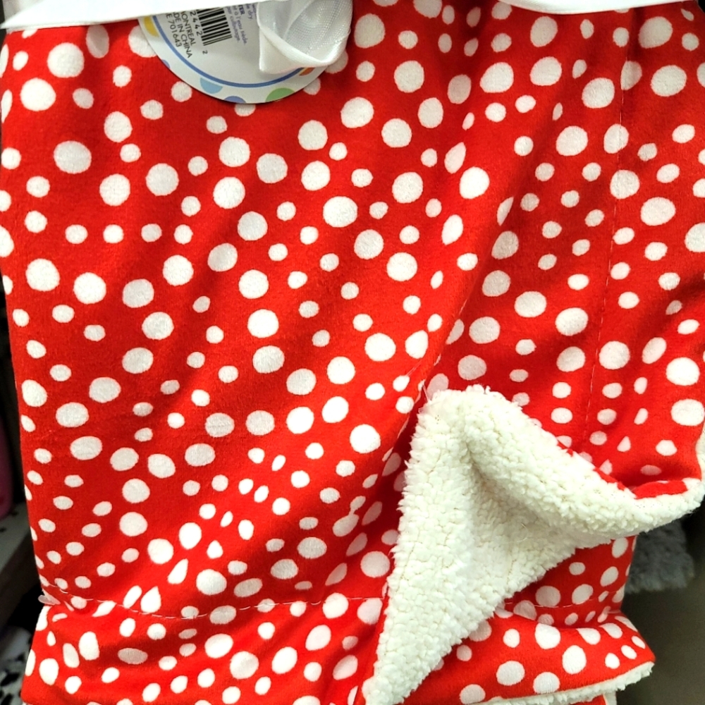 Baby blanket red color with polka dot